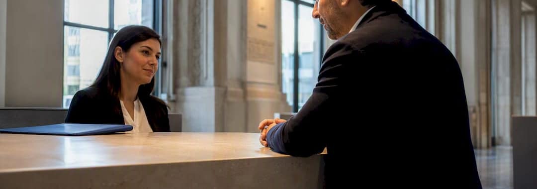 Visitor at Portuguese tax administration counter